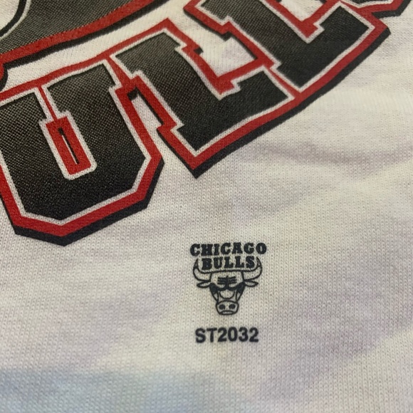MOVING SALE -NWT VTG 97 Chicago Bulls Starter Championship Shirt -OFFERS/BUNDLES - Picture 4 of 8